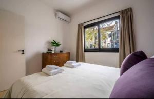 En eller flere senge i et værelse på MOT Serrano 1000 Palermo Soho