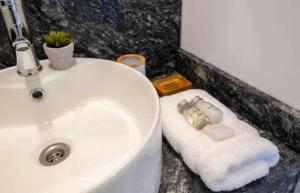 Et badeværelse på MOT Serrano 1000 Palermo Soho