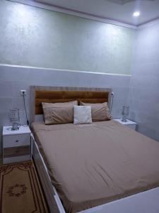 En eller flere senge i et værelse på Atanane