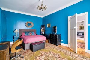 En eller flere senge i et værelse på Home in Newcastle upon Tyne