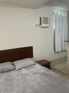 En eller flere senge i et værelse på Caminho do mirante, suíte 5