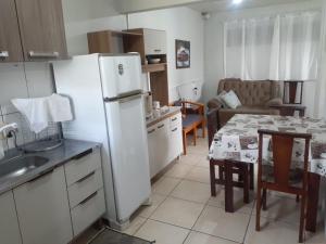 Kuchyň nebo kuchyňský kout v ubytování Apartamento térreo - 2 pessoas