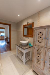 a bathroom with a sink and a mirror at Complejo Pelicano Chapadmalal in Chapadmalal