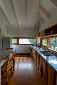 a kitchen with wooden floors and a large counter top at Complejo Pelicano Chapadmalal in Chapadmalal