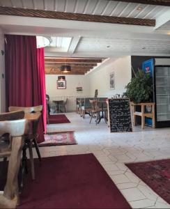 Posezení v ubytování L'Auberge de la Comballaz