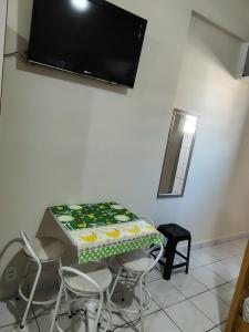 TV/trung tâm giải trí tại Kitnet em São Vicente