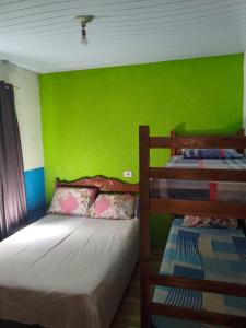 En eller flere senge i et værelse på Casa com piscina próxima ao centro de eventos Marisol