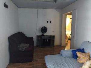 Et opholdsområde på Casa com piscina próxima ao centro de eventos Marisol