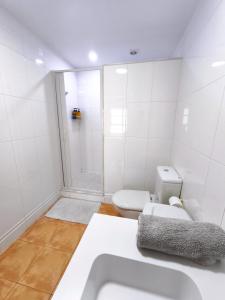 Et badeværelse på Apto en Cullera con terraza, piscina, parking y wifi gratis