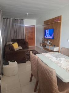 Et tv og/eller underholdning på Casa em Condominio São Pedro Aldeia