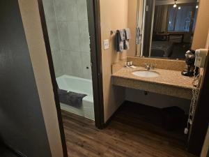 Et badeværelse på Home Away Inn