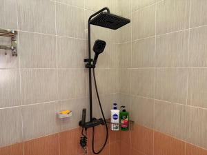 Et badeværelse på Luxury Landed House - Vivacity Megamall + 53 billeder