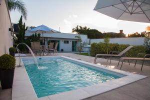 Swimmingpoolen hos eller tæt på Pousada Dom Marujo