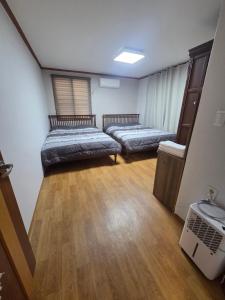 Postel nebo postele na pokoji v ubytování Park's Guesthouse B near Gwangalli beach in Busan