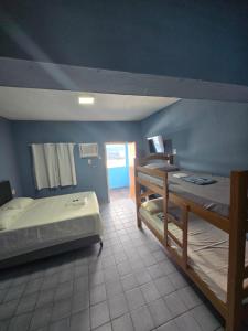 En eller flere senge i et værelse på Pousada Hostel Beach Pajuçara