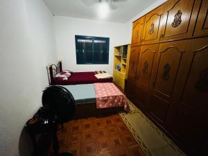 En eller flere senge i et værelse på Pousada Papirella