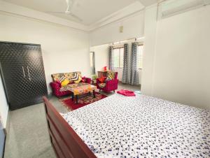 Et opholdsområde på Taj Heritage Hotel and Restatrant 94353-50876