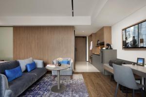 Χώρος καθιστικού στο Oakwood Yogyakarta +5 φωτογραφίες