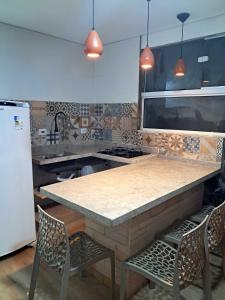 Køkken eller tekøkken på Yumi Chalés Ilhabela