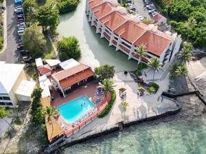 Swimmingpoolen hos eller tæt på Coco Palms Beach Condominium + 39 billeder