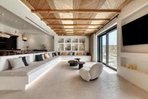 Et opholdsområde på Chic Retreat in Mykonos with Sunset Views