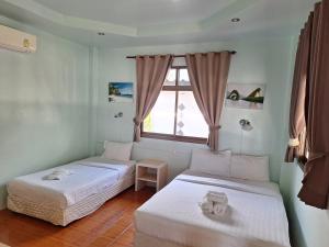 Giường trong phòng chung tại Nice Sea Resort