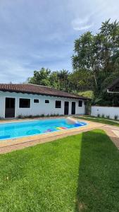 Swimmingpoolen hos eller tæt på Guest House - 2 Suites Independentes