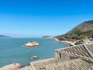 a view of the ocean from a building at 芹壁山城民宿 Chinbe Hill Village House B&B in Beigan