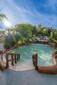 Swimmingpoolen hos eller tæt på EcoVilla with Pool & HotSprings