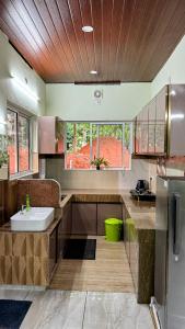 Kuchyň nebo kuchyňský kout v ubytování Riverfolk Stays