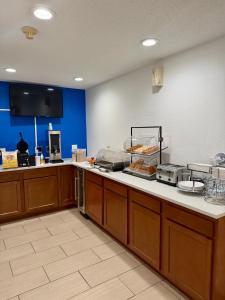 Køkken eller tekøkken på Baymont by Wyndham Findlay