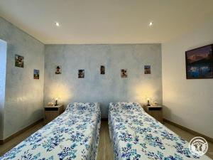 Postel nebo postele na pokoji v ubytování Charmant gîte en pierre 4 pers avec wifi et parking en Périgord Noir - FR-1-616-540