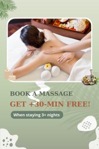 een flyer van een vrouw die een massage krijgt bij Old Town Hotel in Hội An