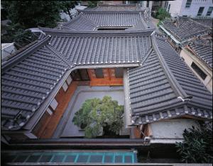 a building with a tree in the middle of it at Renewal Open!!! Entire Place, Traditional Stay Xiwoo , 時雨 시우 한옥독채 in Seoul