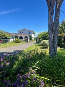 Afbeelding uit fotogalerij van Artist Retreat A Stay for Couples and Creatives in Riwaka