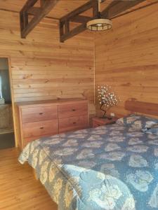 En eller flere senge i et værelse på Cabañas Cochamar