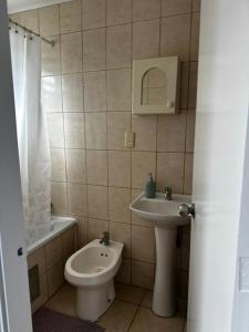 Et badeværelse på COMODO Y AMPLIO DEPARTAMENTO, Temuco