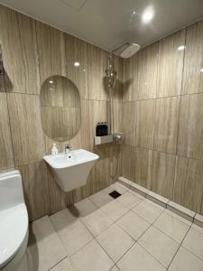 Imagine din galeria proprietății Golden Hotel 골든 호텔 în Hyomoktong-Ilgu