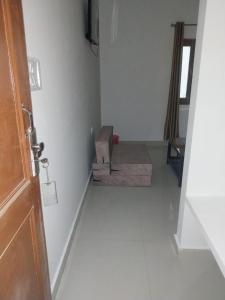 a hallway with a room with a door and a bench at Hotel Dharam Ganga in Uttarkāshi