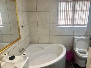 Et badeværelse på Zeus Lodge + 3 billeder