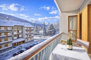 En generel udsigt til bjerge eller udsigt til bjerge taget fra lejligheden