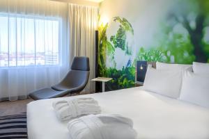 Posteľ alebo postele v izbe v ubytovaní Novotel Wrocław Centrum + 37 fotografií