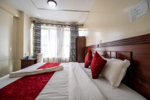 En eller flere senge i et værelse på Capital Comfort Hotel Ambala Road + 29 billeder