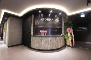 a sign in a building with flowers on a wall at SU Motel in Gumi