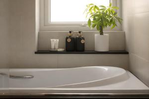 Phòng tắm tại Anphan Hotel & Spa - Ben Thanh Market +27 ảnh