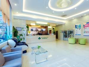 Lobbyen eller receptionen på Green Tree Inn Fengxian New City Metro Station Jiukeshu Art Center
