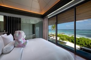 Postel nebo postele na pokoji v ubytování Madifushi Private Island- Free return seaplane transfr for min 5 nights