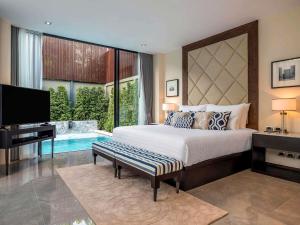 Giường trong phòng chung tại V Villas Hua Hin - MGallery Collection +103 ảnh