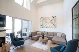 Χώρος καθιστικού στο 411 - Luxury Condo - Incredible View & Pool +56 φωτογραφίες