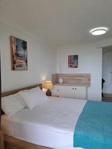 En eller flere senge i et værelse på Villa Mar Colina + 60 billeder